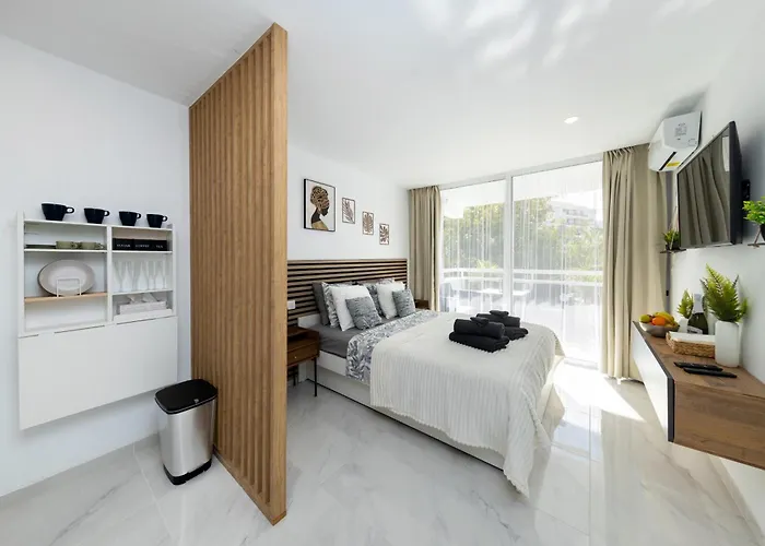 Ponderosa With Pool And Sea View Адехе