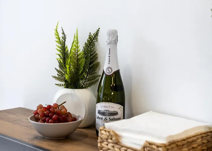 Апартаменты Ponderosa With Pool And Sea View *