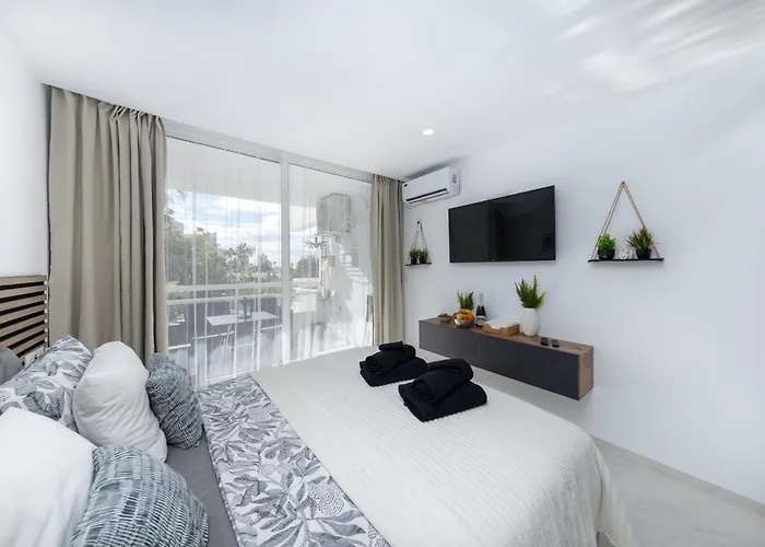 Апартаменты Ponderosa With Pool And Sea View Адехе