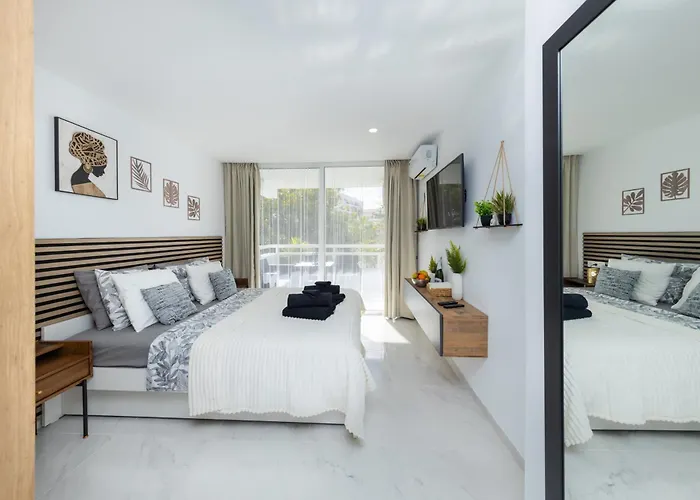 Апартаменти Ponderosa 120 With Pool And Sea View