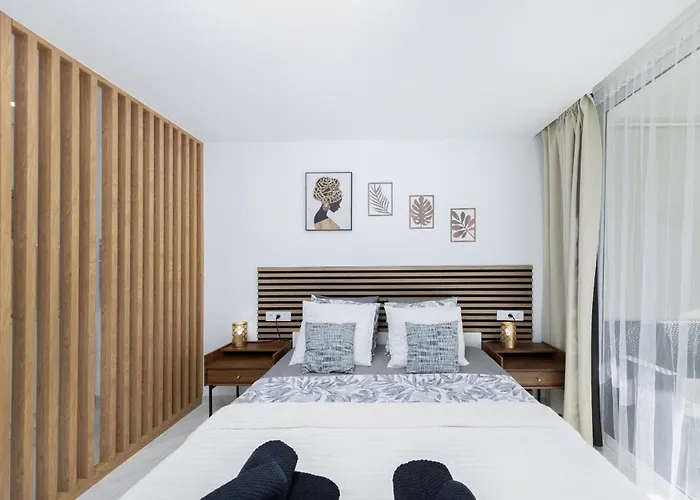 Ponderosa 120 With Pool And Sea View * Адехе