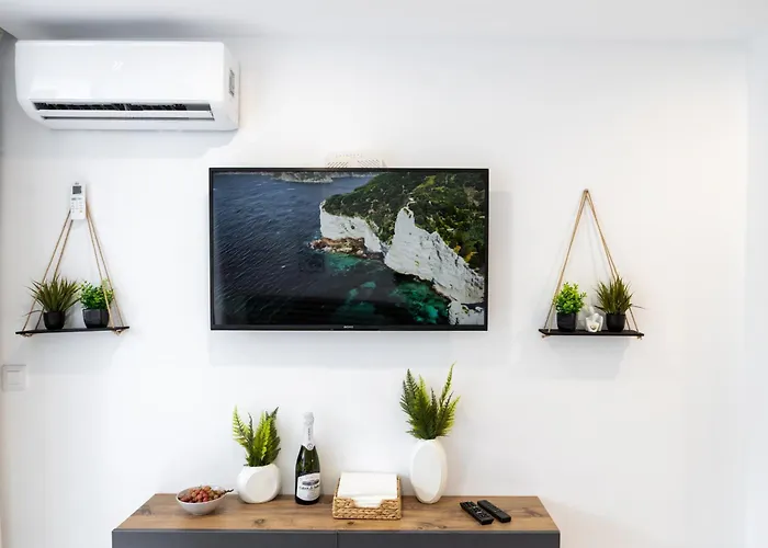 Ponderosa 120 With Pool And Sea View Адехе