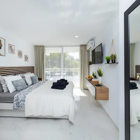 Apartment New With Pool And Sea View
